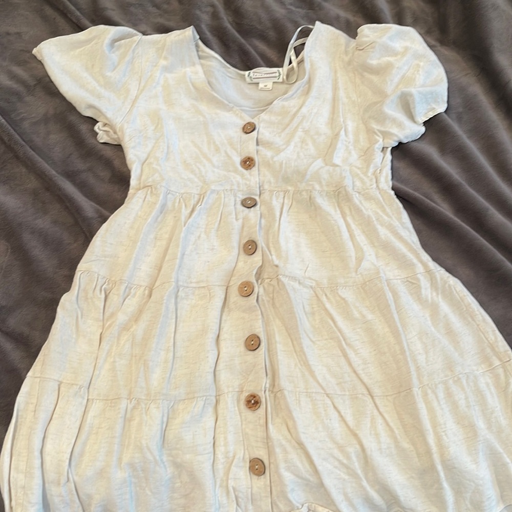 Super cute tan dress!